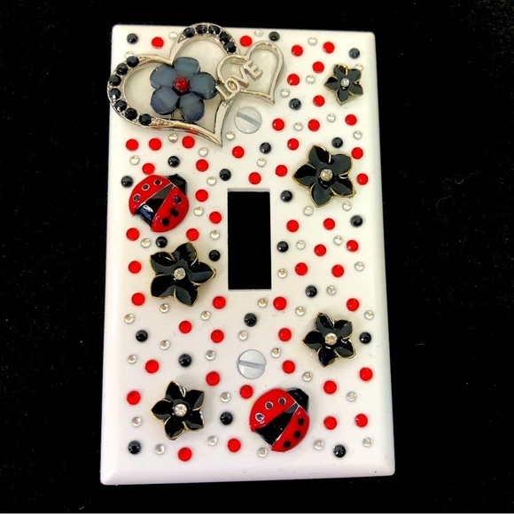 💕2/$25💕Ladybugs & Flowers Red & Black Light Switch Plate Cover Handcrafted - Picture 1 of 1